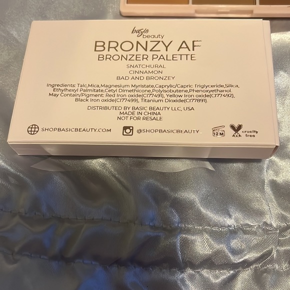 Bronzy AF Bronzer Palette by Basic Beauty - Picture 3 of 4